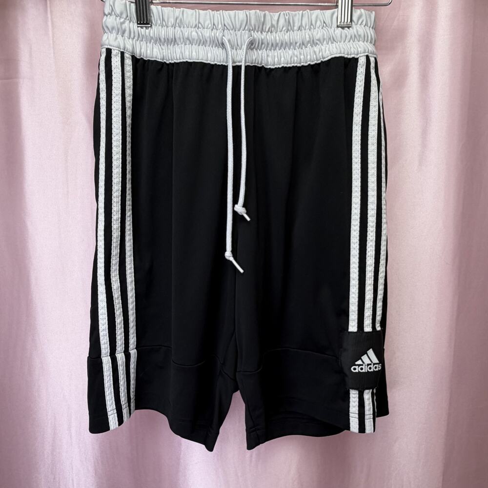 Adidas Basketball Club Shorts Mens M 8" Inseam 3 Stripes Dazzle Black